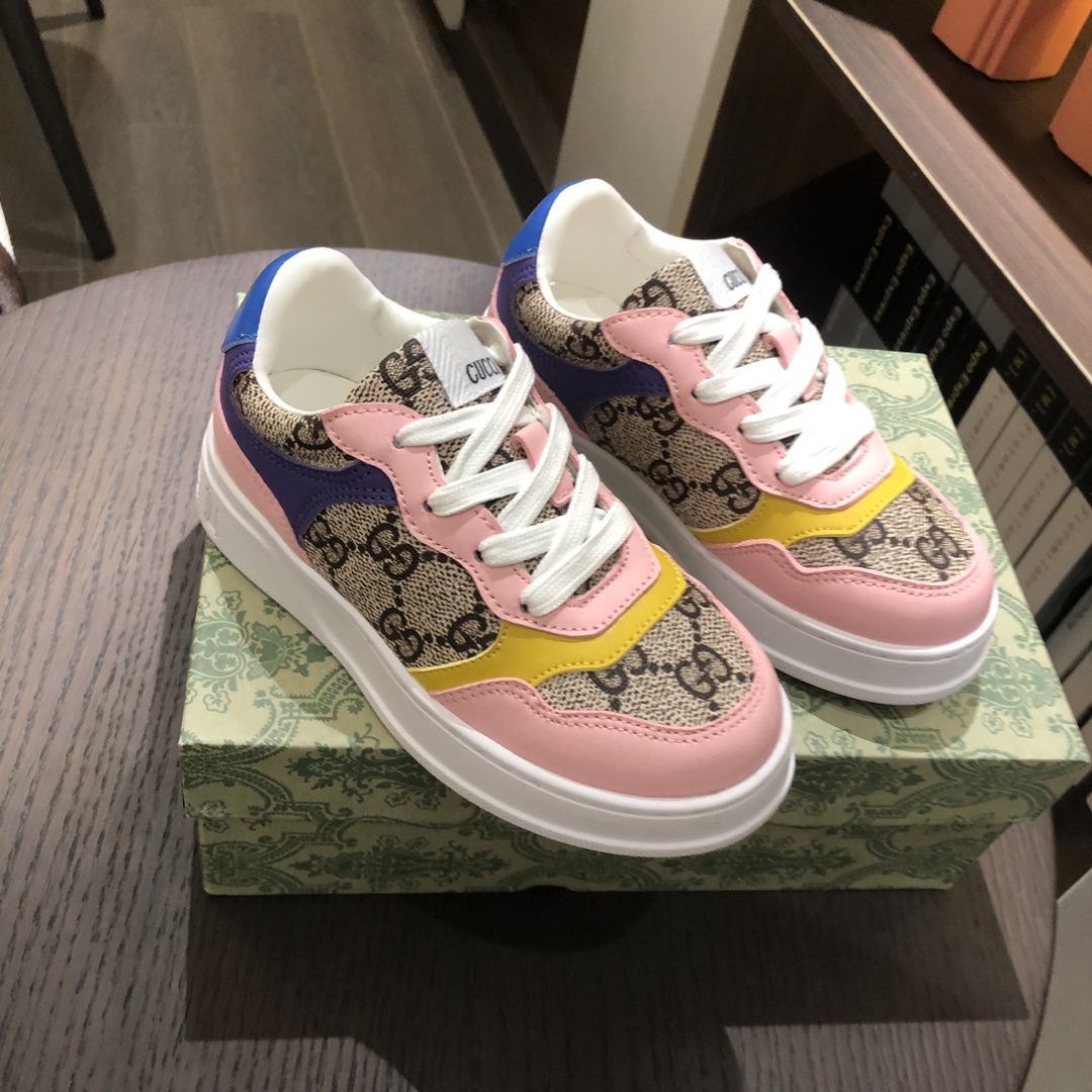 Children's shoes child